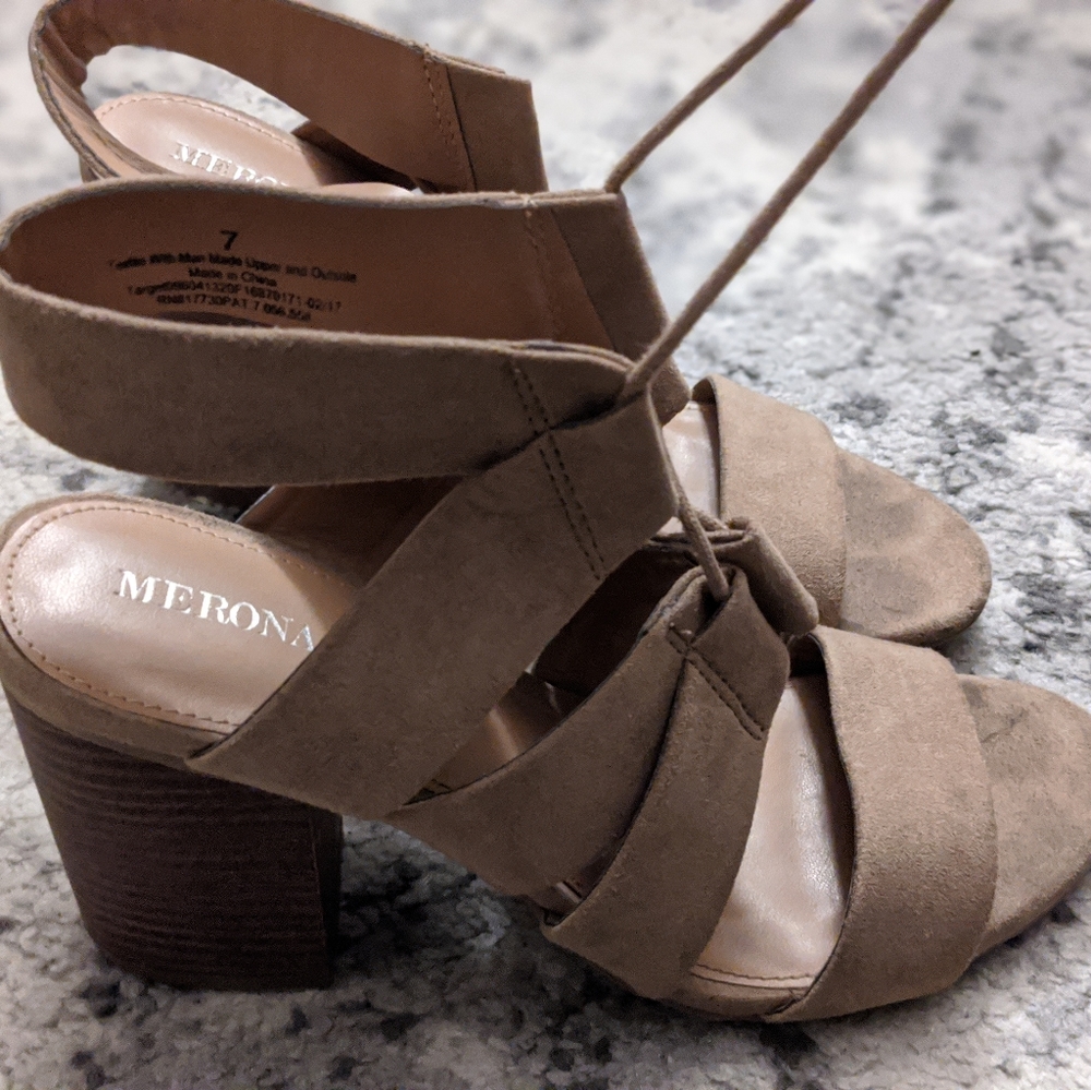 Taupe strap heels - Picture 2 of 3